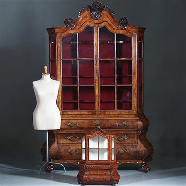Grote foto groot wortelnoten porseleinkast ca 1755 hollands rococo no.271740 antiek en kunst stoelen en banken