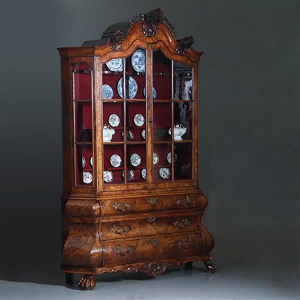 Grote foto groot wortelnoten porseleinkast ca 1755 hollands rococo no.271740 antiek en kunst stoelen en banken
