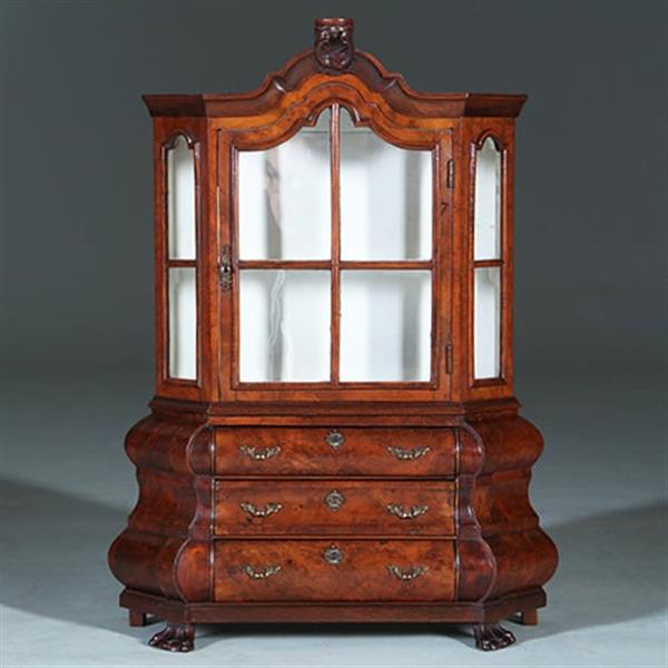 Grote foto miniatuur of meesterstuk van een 18e eeuwse wortelnoten porseleinkast ca 1885 no.271745 antiek en kunst stoelen en banken