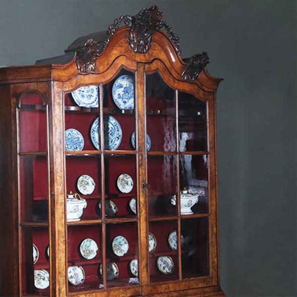 Grote foto groot wortelnoten porseleinkast ca 1755 hollands rococo no.271740 antiek en kunst stoelen en banken