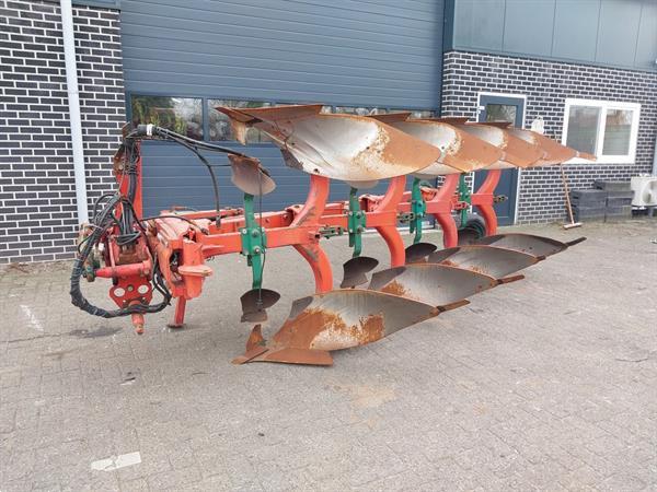Grote foto kverneland eg 100 vario 4 schaar ploeg agrarisch ploegen