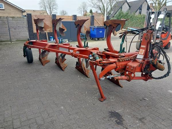 Grote foto kverneland eg 100 vario 4 schaar ploeg agrarisch ploegen