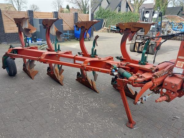 Grote foto kverneland eg 100 vario 4 schaar ploeg agrarisch ploegen