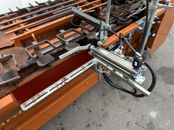 Grote foto javo standaard potmachine met pneumatische potdispenser en uitwerper agrarisch tuinbouw