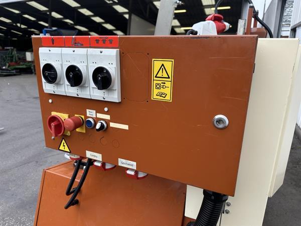Grote foto javo standaard potmachine met pneumatische potdispenser en uitwerper agrarisch tuinbouw