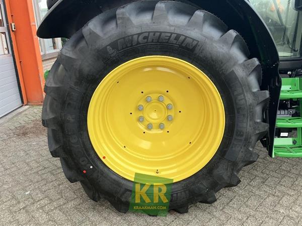 Grote foto john deere 6090m 691713 agrarisch tractoren
