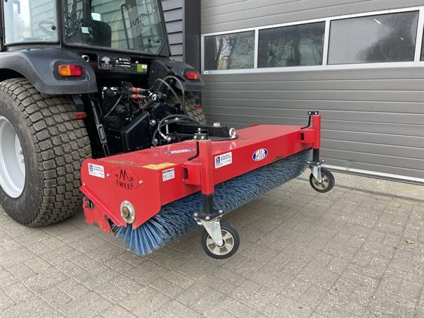 Grote foto sweep atv 500 veegmachine 175 cm pto aandrijving met opvangbak agrarisch algemeen