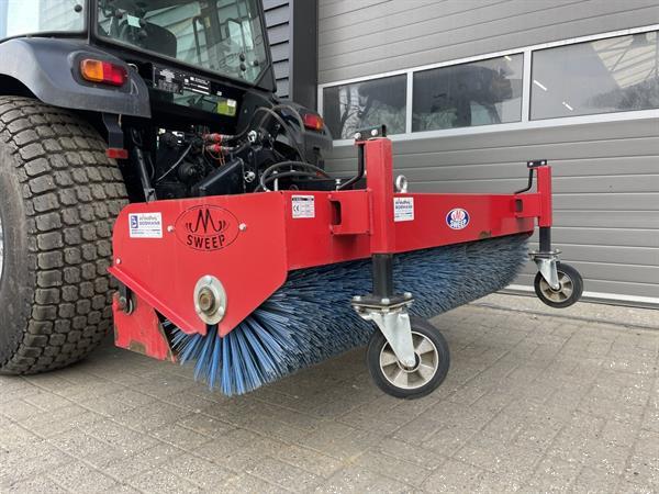 Grote foto sweep atv 500 veegmachine 175 cm pto aandrijving met opvangbak agrarisch algemeen