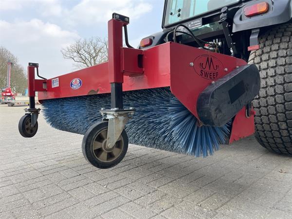 Grote foto sweep atv 500 veegmachine 175 cm pto aandrijving met opvangbak agrarisch algemeen