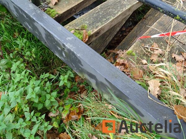 Grote foto de brug van de staalstructuur doe het zelf en verbouw onderdelen en accessoires