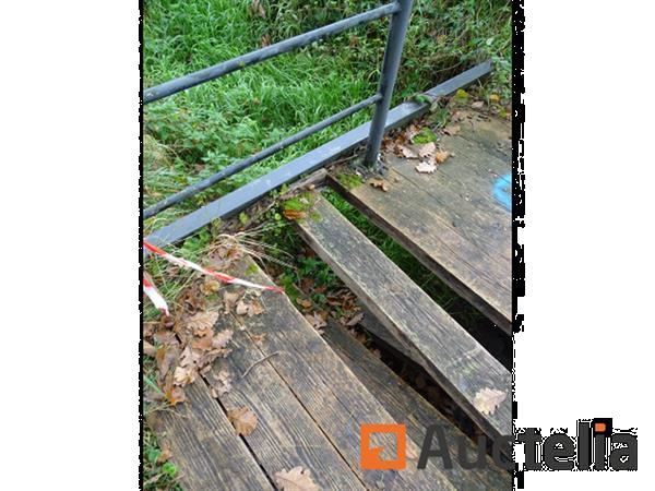 Grote foto de brug van de staalstructuur doe het zelf en verbouw onderdelen en accessoires