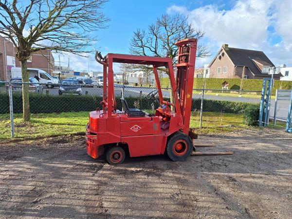 Grote foto o k heftruck 2.5 ton diesel agrarisch heftrucks