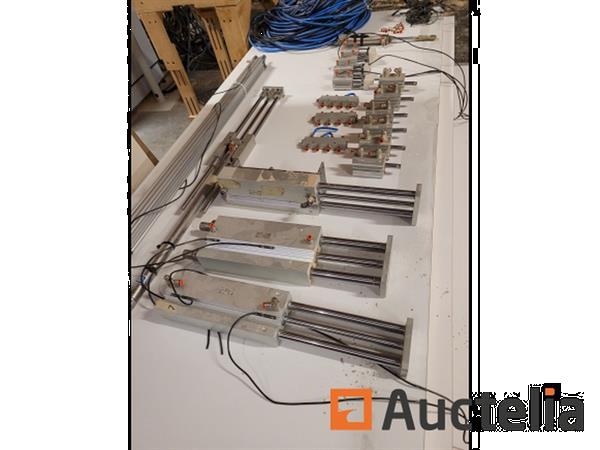 Grote foto set van 16 persluchtcilinders doe het zelf en verbouw onderdelen en accessoires