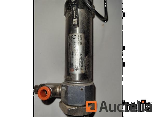 Grote foto set van 16 persluchtcilinders doe het zelf en verbouw onderdelen en accessoires
