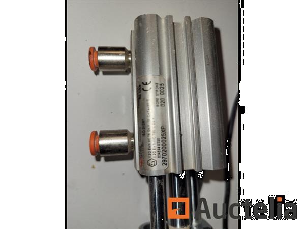 Grote foto set van 16 persluchtcilinders doe het zelf en verbouw onderdelen en accessoires