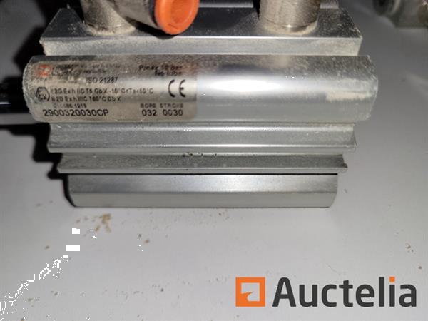 Grote foto set van 16 persluchtcilinders doe het zelf en verbouw onderdelen en accessoires