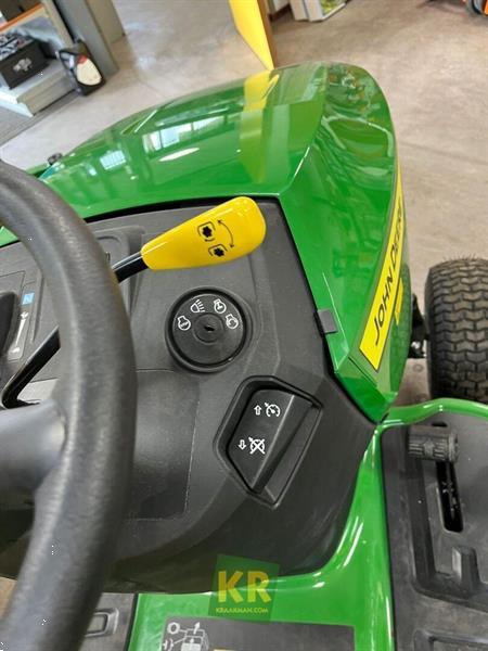 Grote foto john deere x127 692304 tuin en terras zitmaaiers