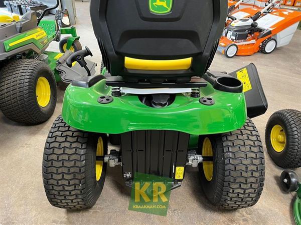 Grote foto john deere x127 692304 tuin en terras zitmaaiers