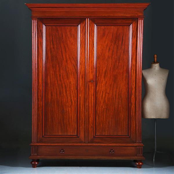 Grote foto zeer strakke kloeke mahonie tweedeurskast ca 1875 met planken en laden no.271735 antiek en kunst stoelen en banken