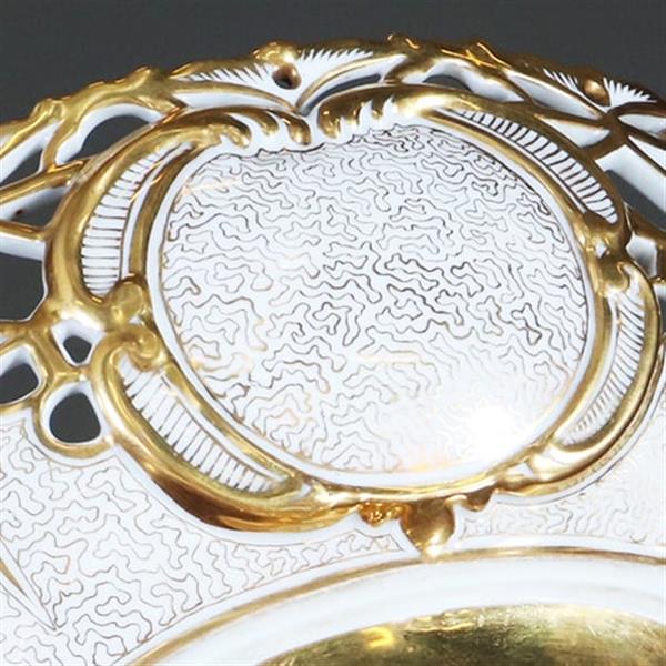 Grote foto groot tafel stuk of piece de milieu wit porselein met goud begin 19e eeuw no.270160 antiek en kunst stoelen en banken