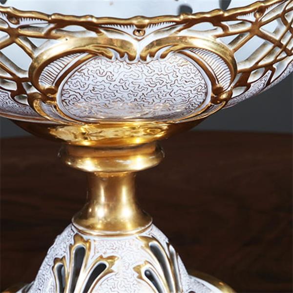 Grote foto groot tafel stuk of piece de milieu wit porselein met goud begin 19e eeuw no.270160 antiek en kunst stoelen en banken