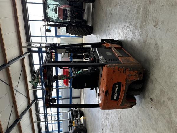 Grote foto doosan 1800kg heftruck vorkspreider agrarisch heftrucks