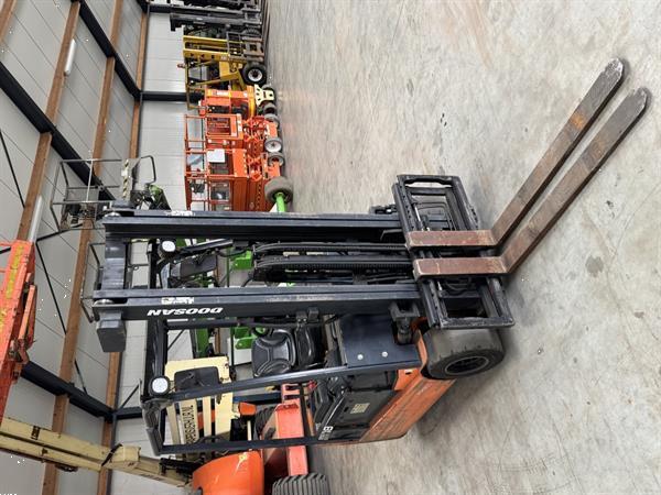 Grote foto doosan 1800kg heftruck freelift agrarisch heftrucks