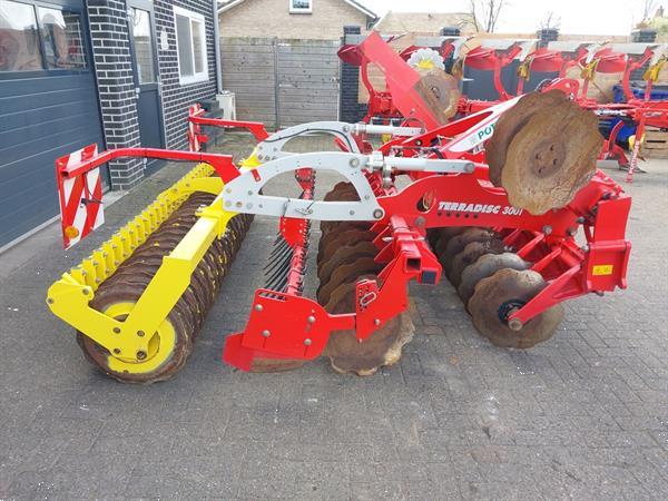 Grote foto pottinger terradisc 3001 schijveneg met pakkerwals agrarisch akkerbouw
