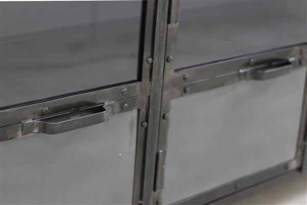 Grote foto dressoir brooklyn 150x40x70 cm grijs metaal en glas huis en inrichting eettafels
