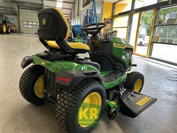 Grote foto john deere x167 692701 tuin en terras zitmaaiers