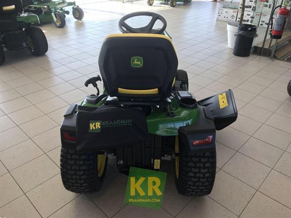 Grote foto john deere x167 692704 tuin en terras zitmaaiers