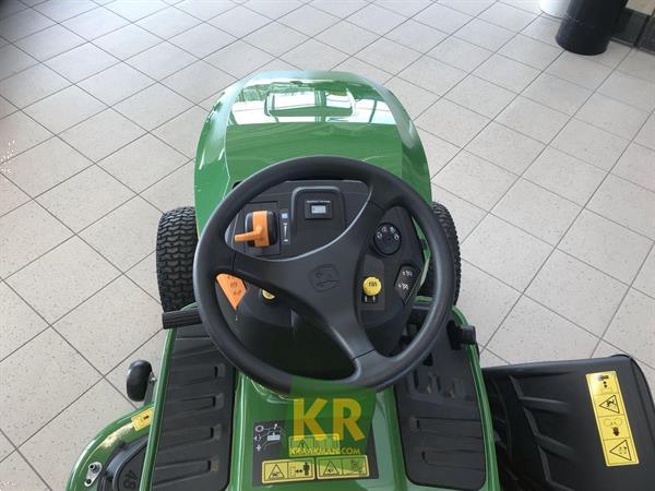 Grote foto john deere x167 692704 tuin en terras zitmaaiers