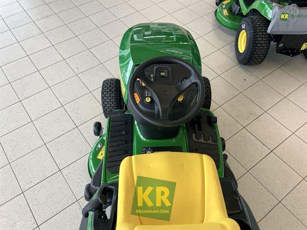 Grote foto john deere x167r 692920 tuin en terras zitmaaiers