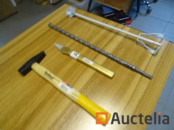 Grote foto kleine verfkneder boor puntige beitel hamer doe het zelf en verbouw gereedschappen en machines