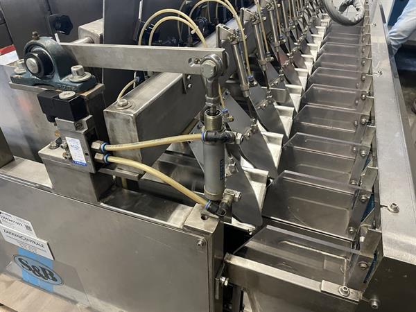 Grote foto s b cp 800 12 bp afweegmachine met frame en 3 elevatoren toevoertransportbanden agrarisch tuinbouw