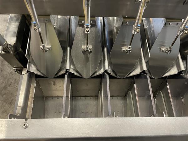Grote foto s b cp 800 12 bp afweegmachine met frame en 3 elevatoren toevoertransportbanden agrarisch tuinbouw