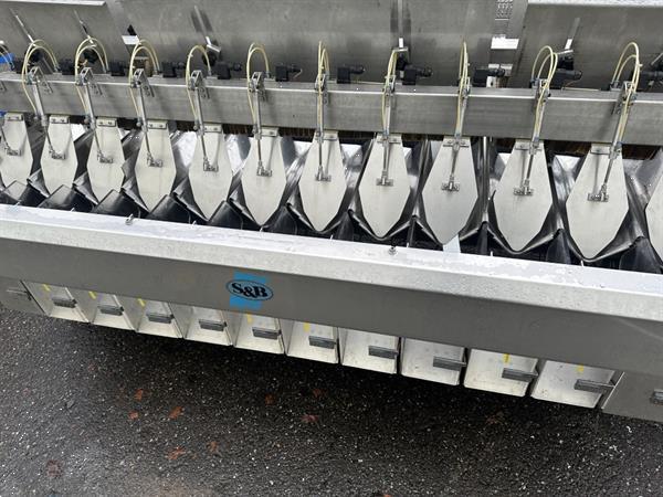 Grote foto s b cp 800 12 bp afweegmachine met frame en 3 elevatoren toevoertransportbanden agrarisch tuinbouw
