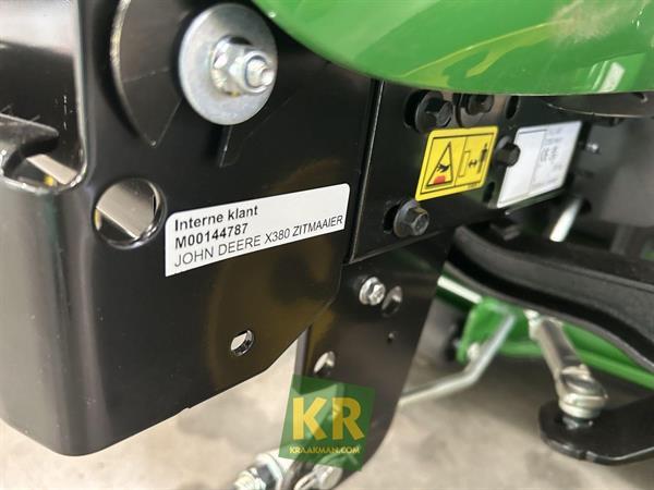 Grote foto john deere x380 692959 tuin en terras zitmaaiers