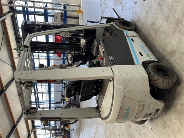 Grote foto uni carriers nissan triple sideshift agrarisch heftrucks