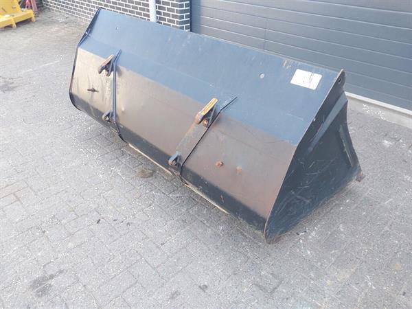 Grote foto voorladerbak 210 cm breed euro snelwissel agrarisch algemeen
