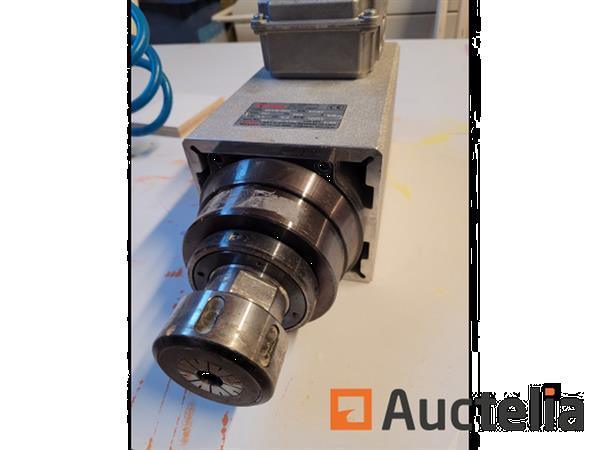 Grote foto pds adev110 motor met er40 klemhouder 4 5kw doe het zelf en verbouw onderdelen en accessoires