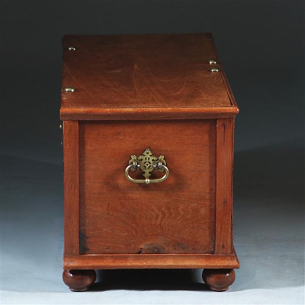 Grote foto kleine koloniale kist ca 1800 djatihout met bronzen beslag no.280310 antiek en kunst stoelen en banken