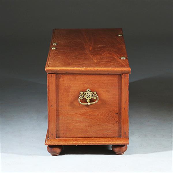 Grote foto kleine koloniale kist ca 1800 djatihout met bronzen beslag no.280310 antiek en kunst stoelen en banken