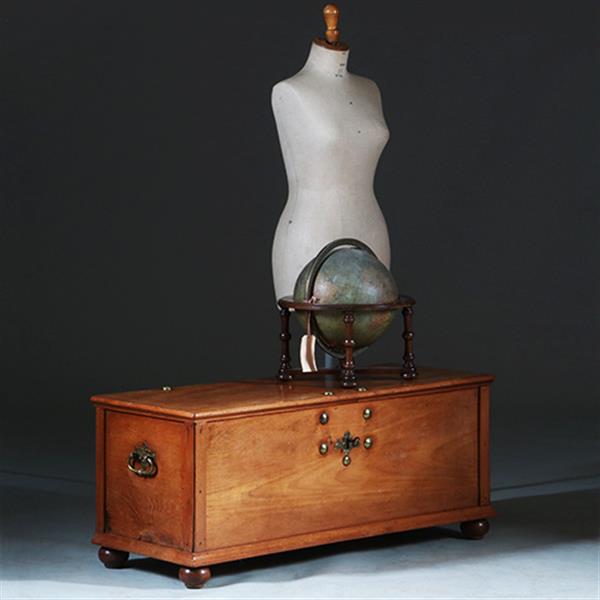 Grote foto kleine koloniale kist ca 1800 djatihout met bronzen beslag no.280310 antiek en kunst stoelen en banken