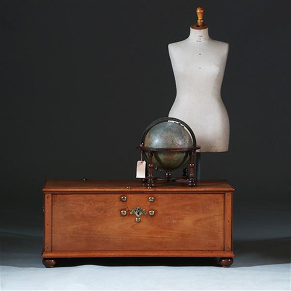 Grote foto kleine koloniale kist ca 1800 djatihout met bronzen beslag no.280310 antiek en kunst stoelen en banken