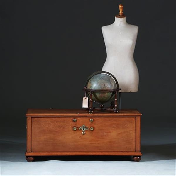 Grote foto kleine koloniale kist ca 1800 djatihout met bronzen beslag no.280310 antiek en kunst stoelen en banken