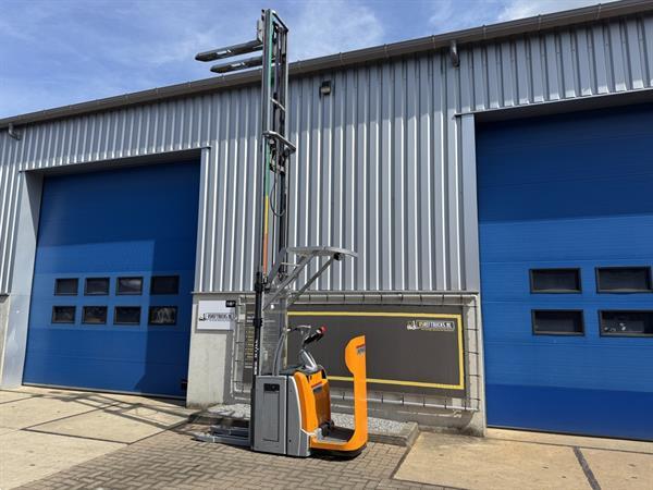 Grote foto vs 22146 elektrische triplex stapelaar still initiele lift 5316mm doe het zelf en verbouw hefwerktuigen