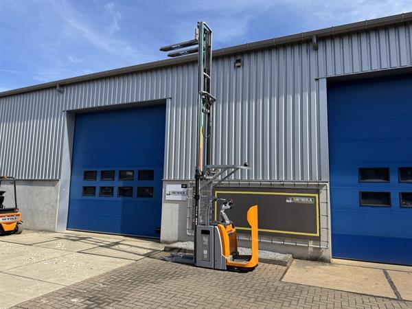 Grote foto vs 22147 elektrische triplex stapelaar still initiele lift 5316mm doe het zelf en verbouw hefwerktuigen