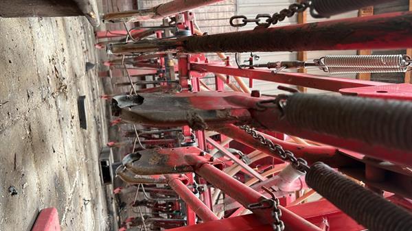 Grote foto kuhn zaaibalk met verdeler en 24 kouters 3 meter agrarisch zaaimachines