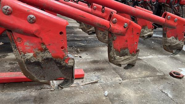 Grote foto kuhn zaaibalk met verdeler en 24 kouters 3 meter agrarisch zaaimachines